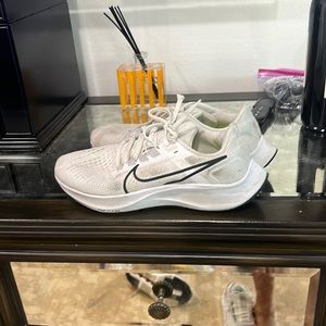 Size 7 Nike air zoom Pegasus 38 in white